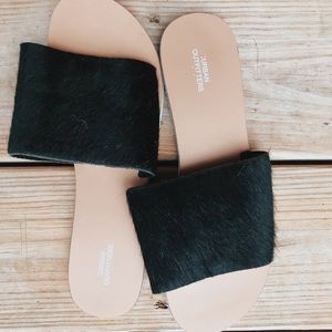 Urbana outfitter size 7 sandals with fur